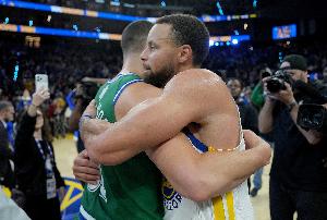 都是3连败!ESPN明日胜率预测:勇士为45.9% 独行侠54.1%稍占上风 配图