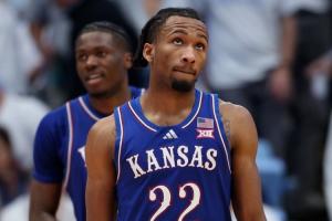 打几分?状元热门彼得森止步32强 疯三两场场均24.5分2.5板1断2帽 配图