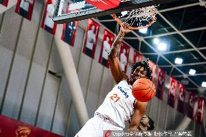 篮板&盖帽皆匹敌广东全队!大白边14分26板4帽 正负值+33冠绝全场 配图