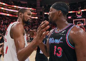 阿贾谈杜兰特得分超乔丹:让我男友当背景板有些心碎 但我钦佩KD 配图