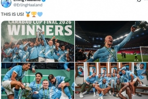 哈兰德社媒晒与队友庆祝夺冠合照，配文：这就是我们 配图