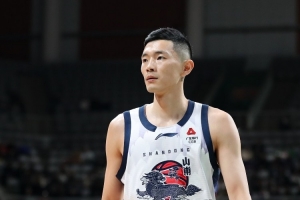 外线有谱！陈林坚半场6中4拿到11分 三分3中3 配图