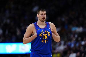 三双到手！约基奇长传助攻队友三分穿针 22分钟砍16分12板10助 配图