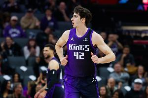 德罗赞:我很不满雷诺未能入选全明星新星赛 希望他进新秀最佳阵 配图