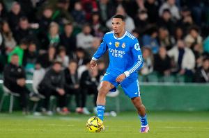 记者：图赫尔补招本·怀特再次忽视阿诺德，这对后者近乎是侮辱 配图