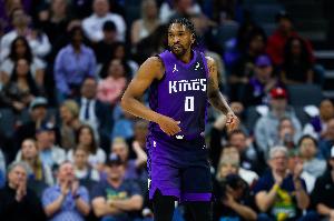 彻底投疯了!蒙克17中8爆砍32分2板6助1帽 三分球13中7&罚球9中9 配图