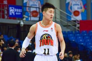 获胜功臣！姜伟泽打满全场6记三分砍26分10助 末节带队锁定胜局 配图