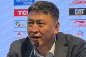 遭辽宁逆转！王世龙：队员拼尽全力 三四节防对方三分球做得不好 配图