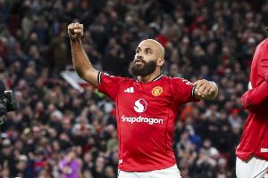 8000万先生无缘战国足！官方：姆伯莫因伤退出喀麦隆本期国家队 配图