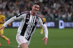 斯基拉：尤文本周与弗拉霍维奇商谈续约，提供700万欧年薪2年合同 配图