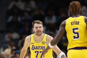 帕金斯：艾顿是东契奇点名要的 只要得到东契奇的认可就有大合同 配图