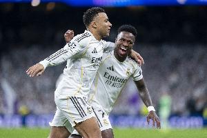 龙赛罗:维尼修斯把球队扛在了肩上,而我看到姆巴佩在球场上散步 配图