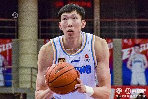 越练越回去了？周琦新秀赛季罚球命中率74.0% 本赛季只有47.4% 配图