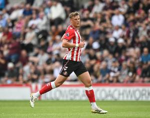 天空体育:北爱尔兰后卫巴拉德腿筋受伤,缺席对阵意大利世预赛 配图