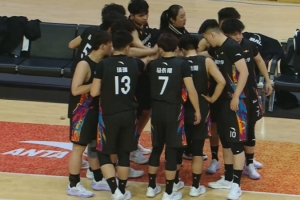 郑州大学4人15+大胜青海师大 郑家霖21+6+5 尼达喜琼22+10 配图