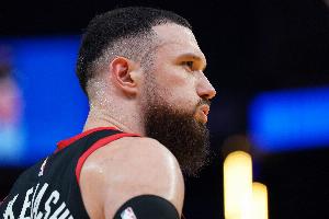 8中2得5分！猛龙主帅：马穆给球队带来巨大价值 相信他会找回手感 配图