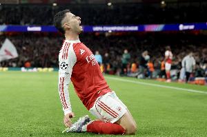 伊恩·赖特:马丁内利应该首发,他能带球帮助球队摆脱困境 配图