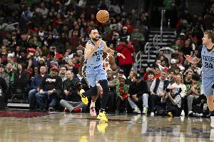 灰熊官方：球队与伯顿&德琼·雅罗两人签下第二份10天短合同 配图