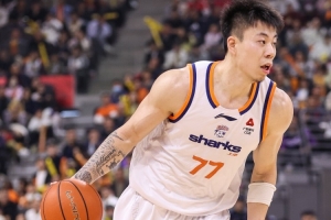 备战今晚沪粤大战！上海4外援+张镇麟+偰李永炜进行了加练 配图