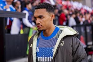 TA：训练迟到20分钟，阿诺德被罚在马德里德比中替补 配图