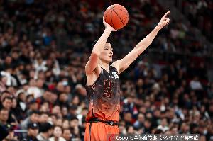 正负值+36最高!陈林坚11中7高效砍下18分 三分6中4 配图