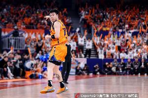 10连胜！媒体人：上海阵容厚实均衡 还有超级外援加持 容错率极高 配图