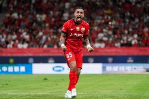 赵鹏：海港0-1落后就换下莱昂纳多等外援，这不是交枪了嘛 配图