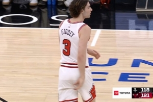 刀刀致命！吉迪与布泽利斯相继命中三分打停火箭 配图