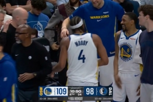 攻防压制！穆迪连续防成弗拉格 桑托斯连续2+1助勇士轰出11-0 配图