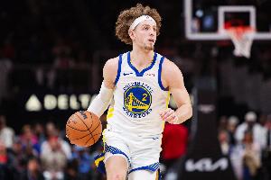 积极又聪明！本赛季波杰姆斯基篮板数领跑全队 联盟后卫仅此一人 配图