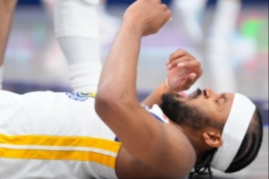 穆迪倒下:太可惜了 配图