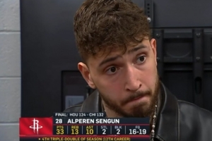 申京谈个人表现:感觉很好&保持侵略性 寻找队友也为我打开了局面 配图