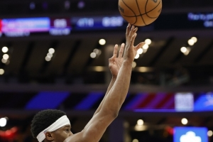 厉害！埃奇库姆最近3场场均31.7分8.7板6.3助 投篮52% 三分42.3% 配图