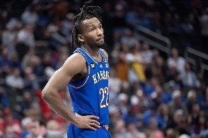 15中5无助攻！状元热门彼得森暴露缺陷 拉胯表现恐影响其选秀前景 配图