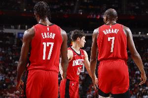 全队都急需调整！火箭状态全无 全队首节25中10落后公牛20分！ 配图