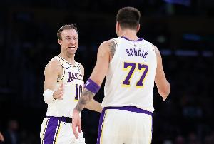 帕森斯:湖人为人诟病的防守&投射问题都已解决 他们正变得完整 配图