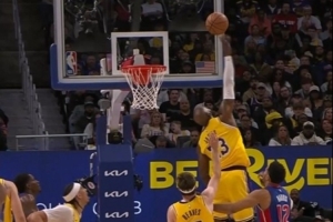 大帽拖哈被裁判吹干扰球!詹姆斯:我已经说了 那球在往下落 配图