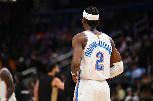 失误有点多!亚历山大半场8中4拿到11分2助 有4失误 配图