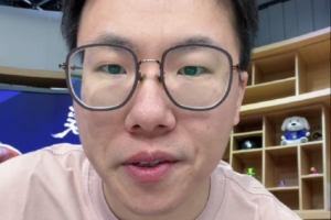 解说：小火车下个赛季能签的合同非常非常小 祝福托马斯吧 配图