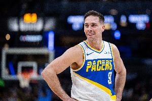 你是真滴稳!麦康纳替补20分钟 6投全中拿到13分6助1断 配图