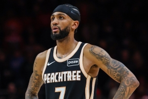 亚历山大-沃克：我的职业态度源于家人影响 她们每天都在坚持工作 配图