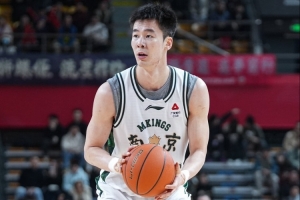 同曦官方：郭昊文崴脚受伤 赛后第一时间前往医院进行进一步检查 配图