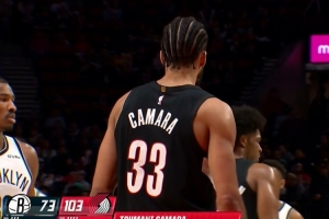 神兵天降！卡马拉三分再中&三分8中8轰下生涯新高32分 配图