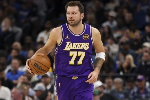 东契奇用60场得到至少2000分500助 历史第二快&仅次于24年的自己 配图