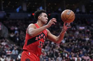 致敬周琦？TJD第四节两度制造犯规获得罚球 连续四罚不中 配图