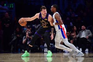 活塞主帅:奥萨尔一对一防守能力非常强 他能让对手苦不堪言 配图