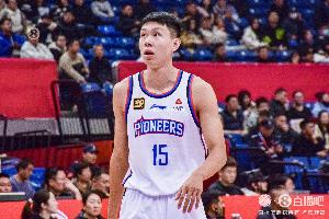 这才落后1分！天津首节三分球11中1 郑昊燃命中唯一进球 配图