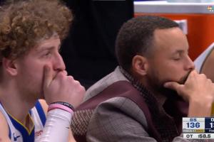 名记：穆迪接受医疗处理时 双方球员都眼含泪水 全场一片沉寂 配图