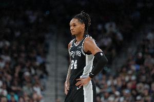 马刺客战热火 缺席上场比赛的瓦塞尔迎来复出 配图