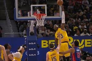 41岁还跳这么高！詹姆斯大帽拖哈裁判吹干扰球 湖人挑战失败 配图